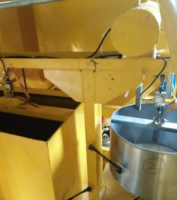 water and additive weighing hopper